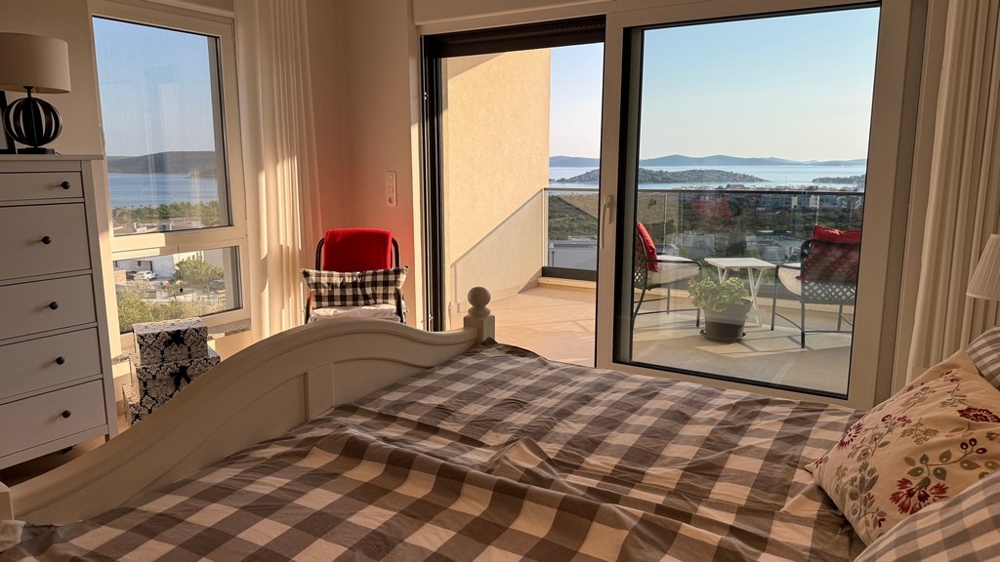 Schlafzimmer mit Terrasse und Meerblick Kroatien