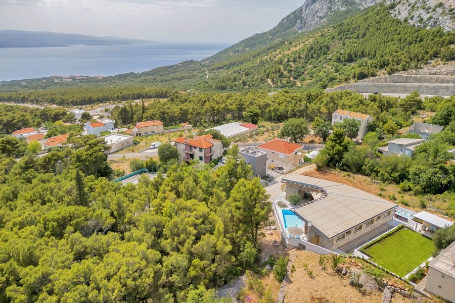 Blick über die grüne Umgebung nahe Makarska