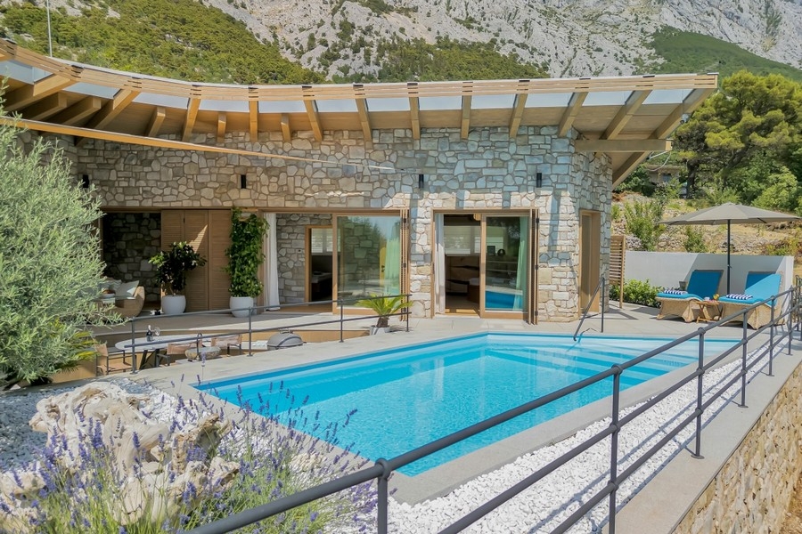 Villa in Kroatien mit Swimmingpool und Sonnenliegen