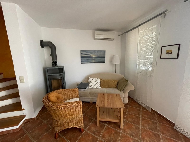 Wohnzimmer mit Kamin und Sitzecke