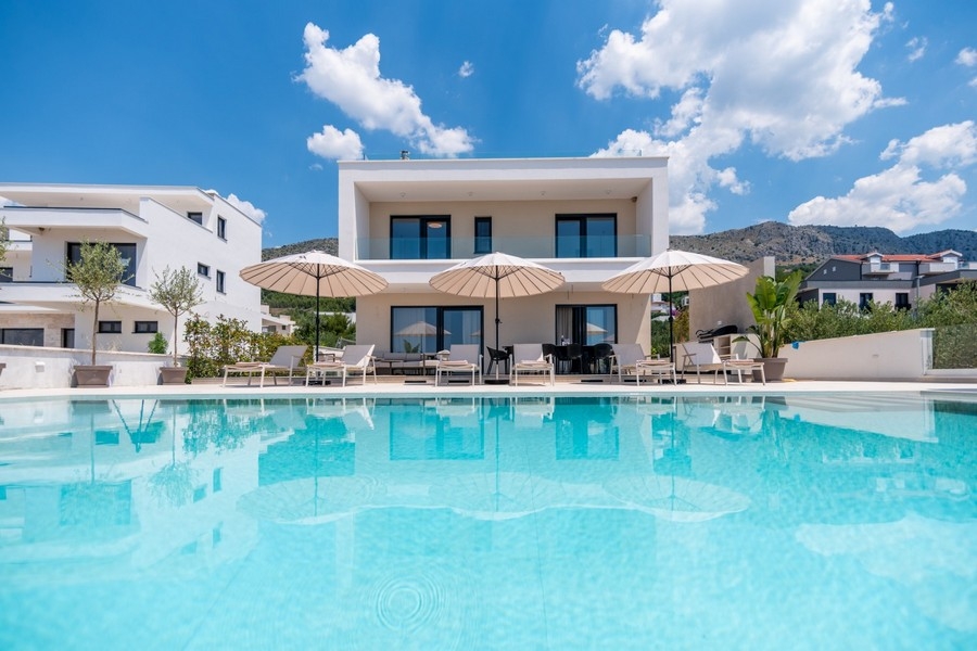 Moderne Villa mit Pool in Podstrana
