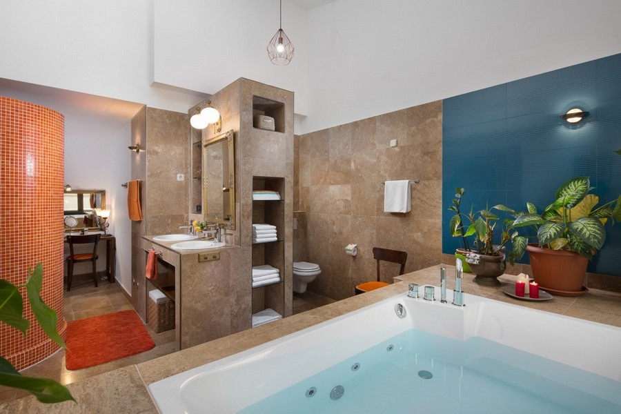 Badezimmer mit Badewanne