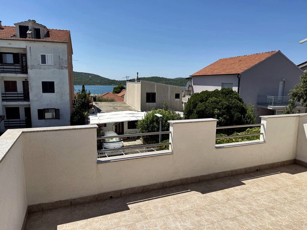 Terrasse mit Blick auf das Meer