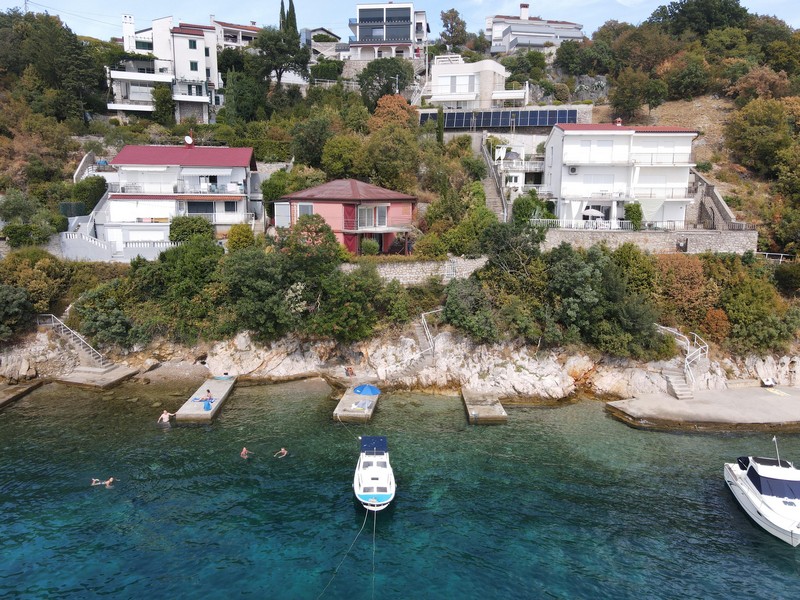 Badestelle am Meer unterhalb des Hauses