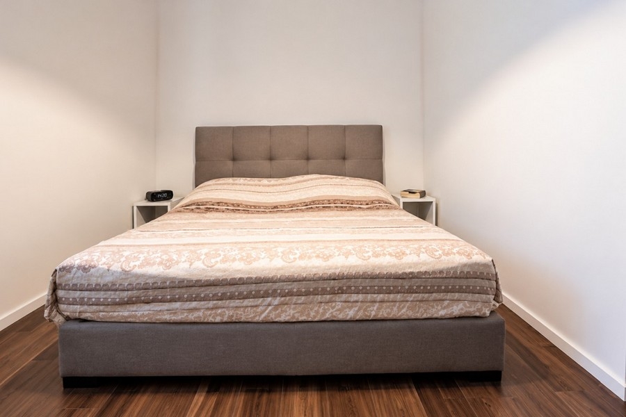 Schlafzimmer mit Doppelbett