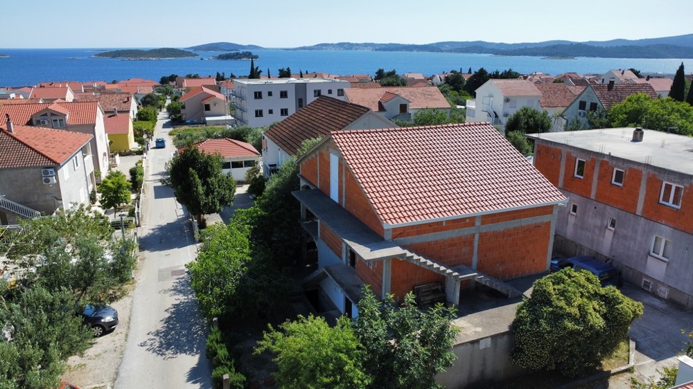 Luftaufnahme vom Haus in Orebic mit Blick auf das Meer