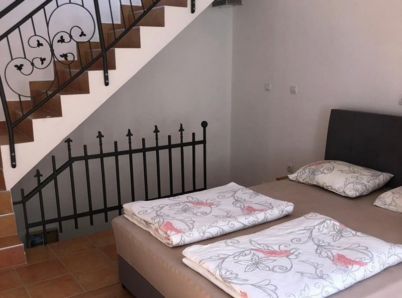 Schlafzimmer mit Doppelbett