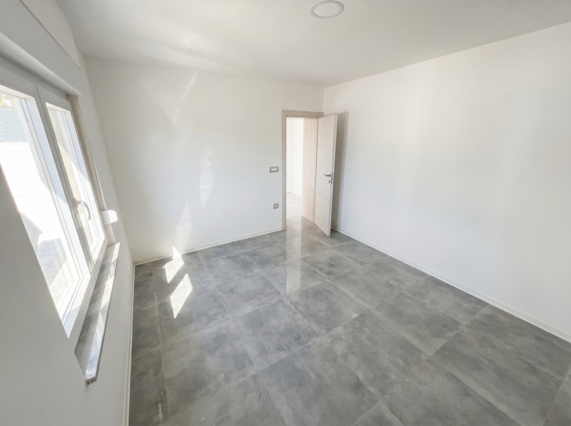 Zimmer mit Fenstertür
