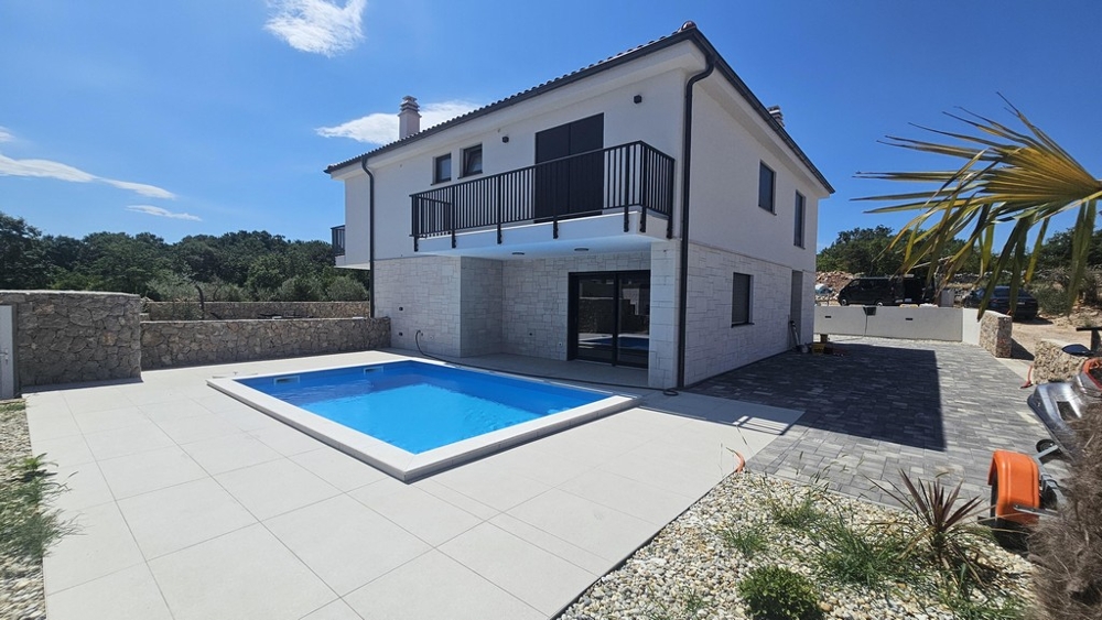Neubauhaus mit Pool und Terrasse in Malinska
