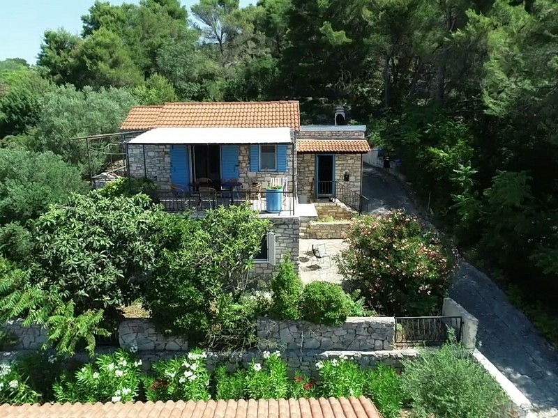 Steinhaus mit Terrasse und Garten in Sesula auf der Insel Solta