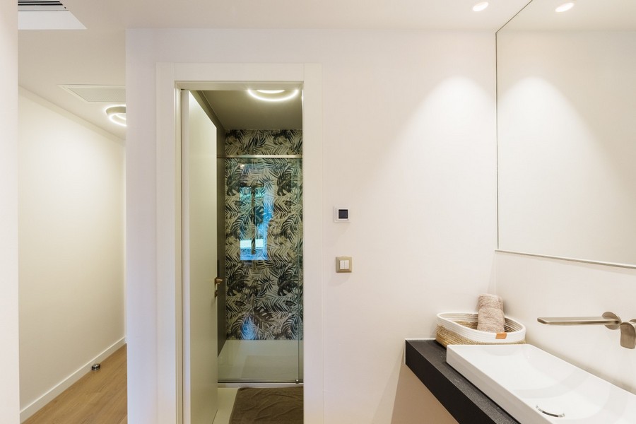 Badezimmer mit Dusche - H4083