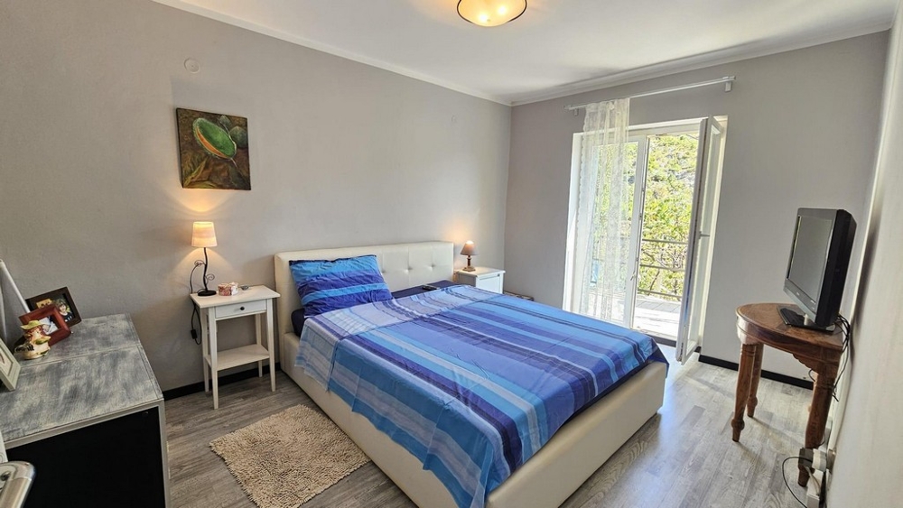 Schlafzimmer mit Doppelbett