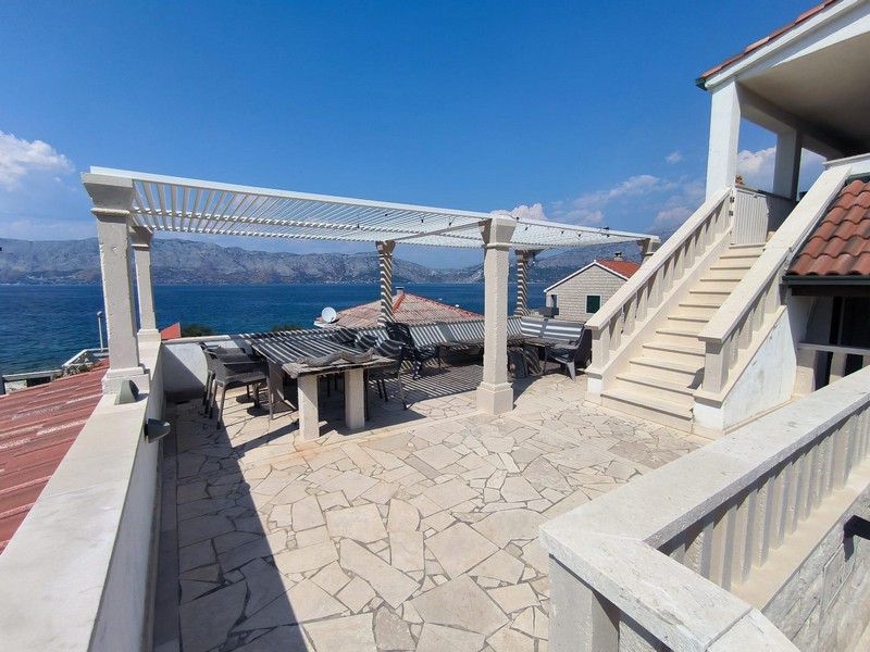 Terrasse mit Meerblick des Hauses mit 6 Apartments in Povlja auf Brac