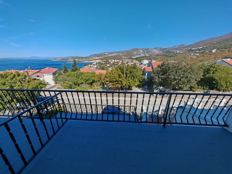 Terrasse mit Meerblick über Klenovica, Haus kaufen Kroatien H4091