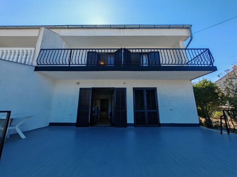 Doppelhaushälfte mit Balkon und Terrasse in Klenovica, H4091