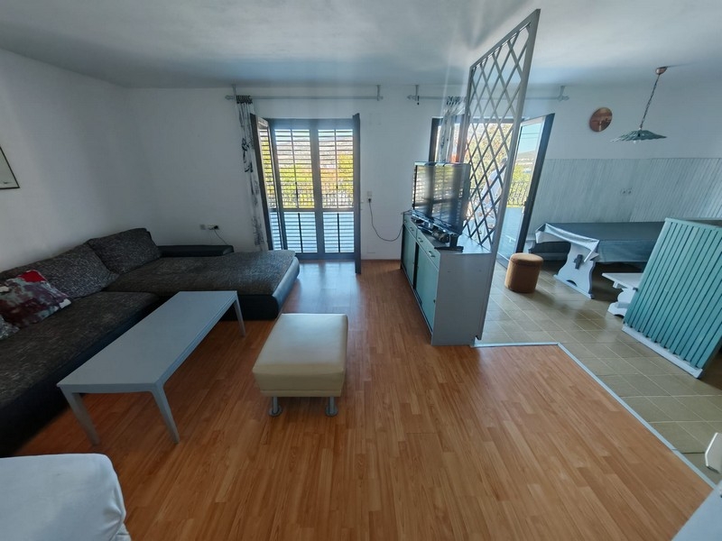 Wohnraum mit Zugang zur Terrasse, Haus Klenovica H4091