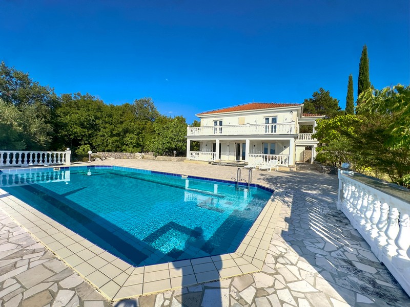 Großzügige Villa mit Pool in Kroatien - Panorama Scouting H4093