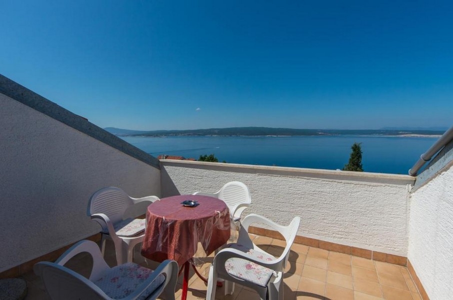 Terrasse mit Meerblick im Apartmenthaus in Crikvenica