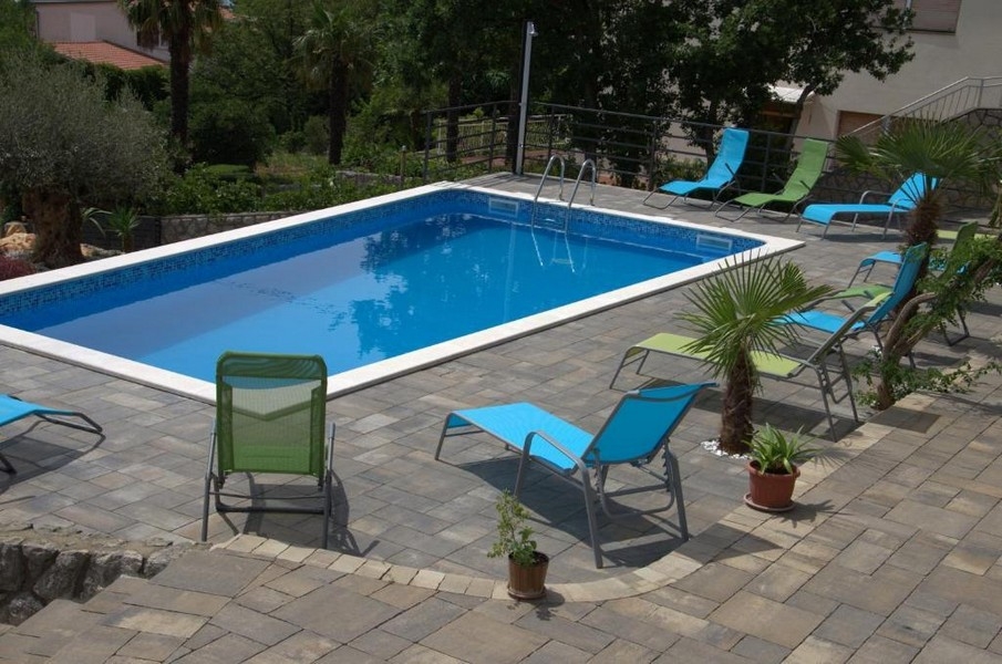 Swimmingpool mit 8,5 x 4 Metern in Crikvenica
