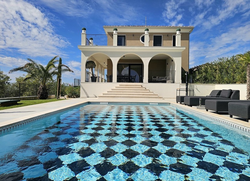 Neubauvilla mit Swimmingpool und Arkadenterrasse in Buje, Istrien