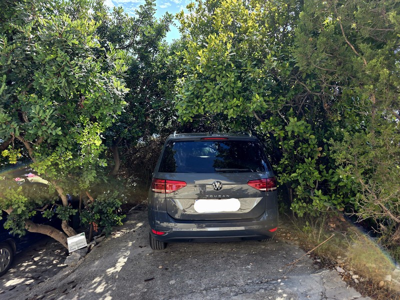 Parkplatz nahe dem Haus in Podobuce