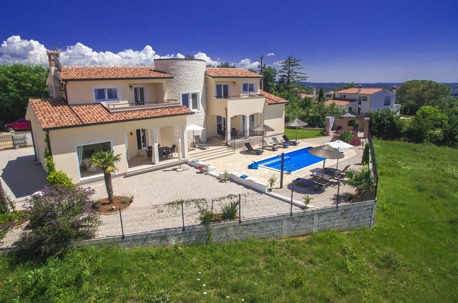 Villa mit Swimmingpool und Garten bei Porec in Istrien