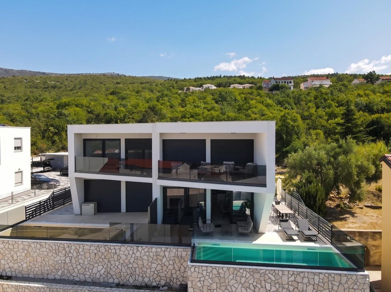 Moderne Doppelhaushälfte in Jadranovo mit Swimmingpool und Garten