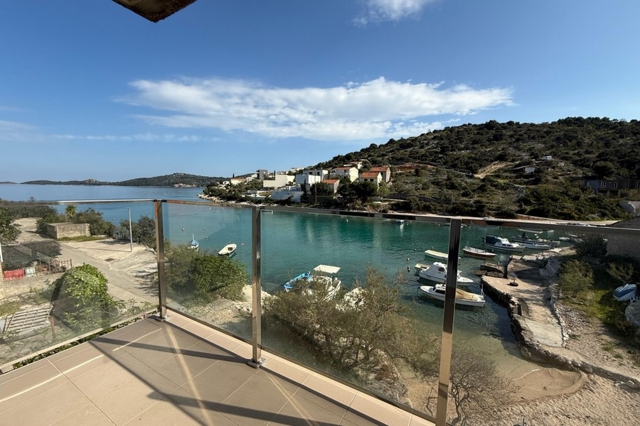 Haus kaufen in Kroatien - Mehrfamilienhaus mit Meerblick in Rogoznica