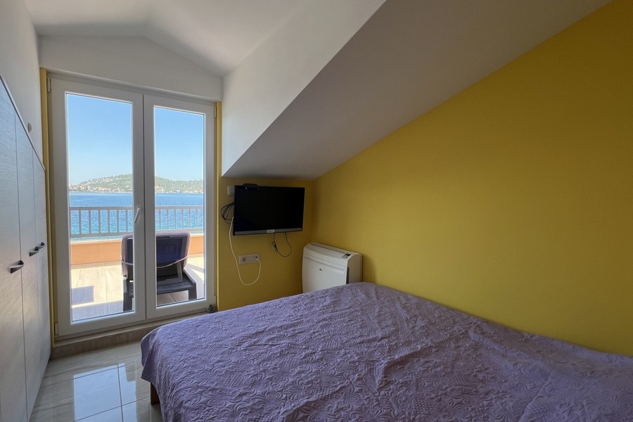 Schlafzimmer mit Meerblick in Kroatien