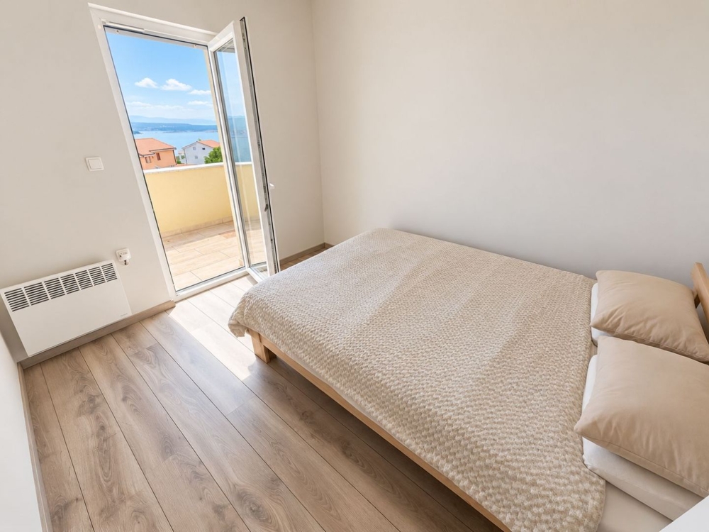 Schlafzimmer mit Zugang zur Terrasse