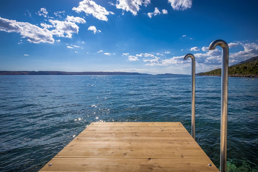 Badesteg am Meer in Lukovo Sugarje