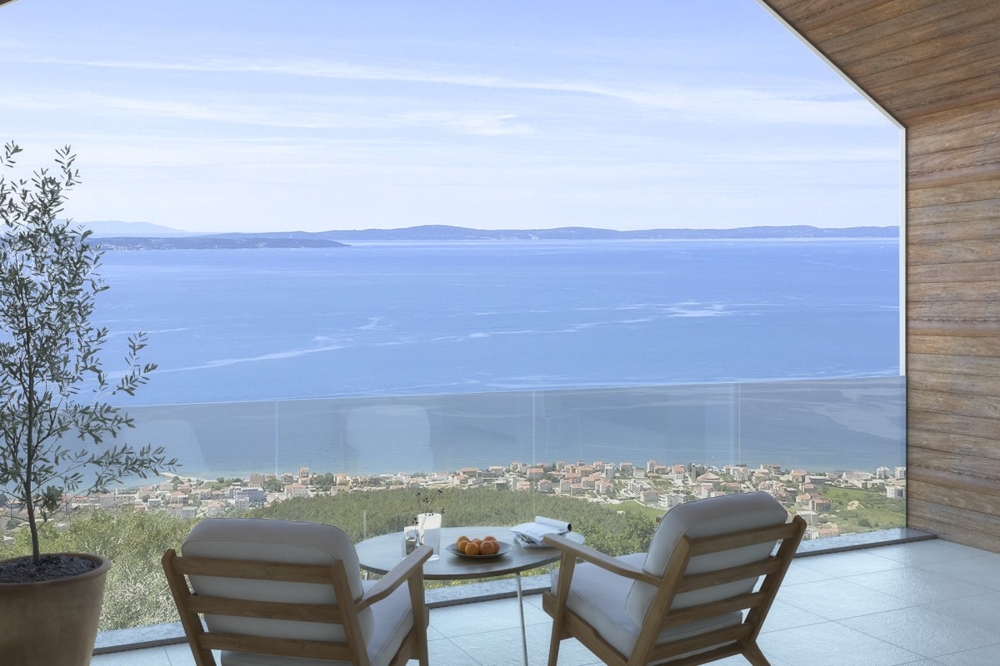 Terrasse mit Sitzbereich und Blick auf die Adria