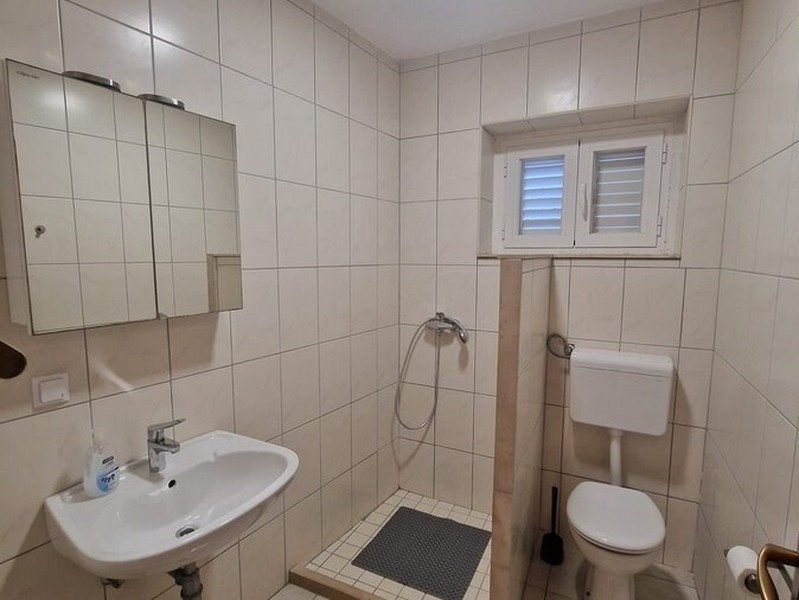 Badezimmer mit Dusche
