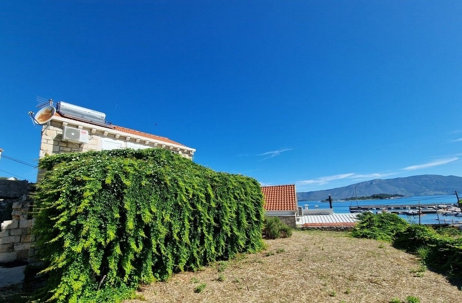 Garten mit Blick auf das Meer