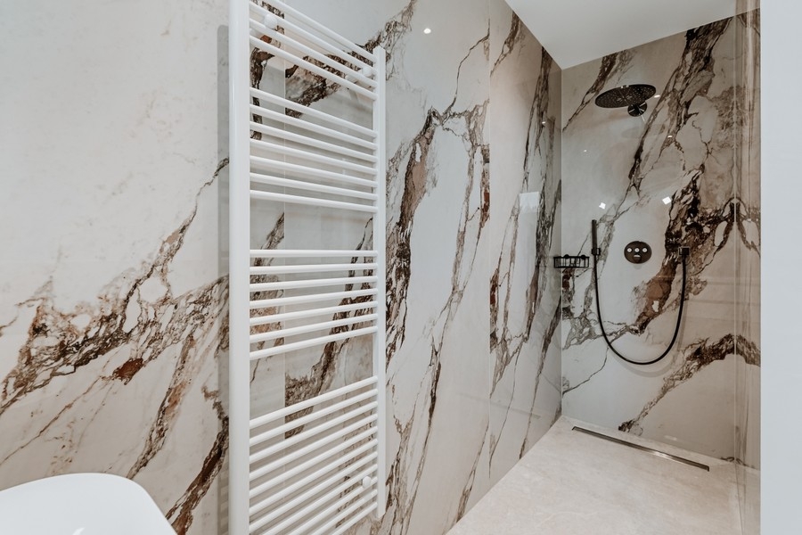 Ebenerdige Dusche im Badezimmer