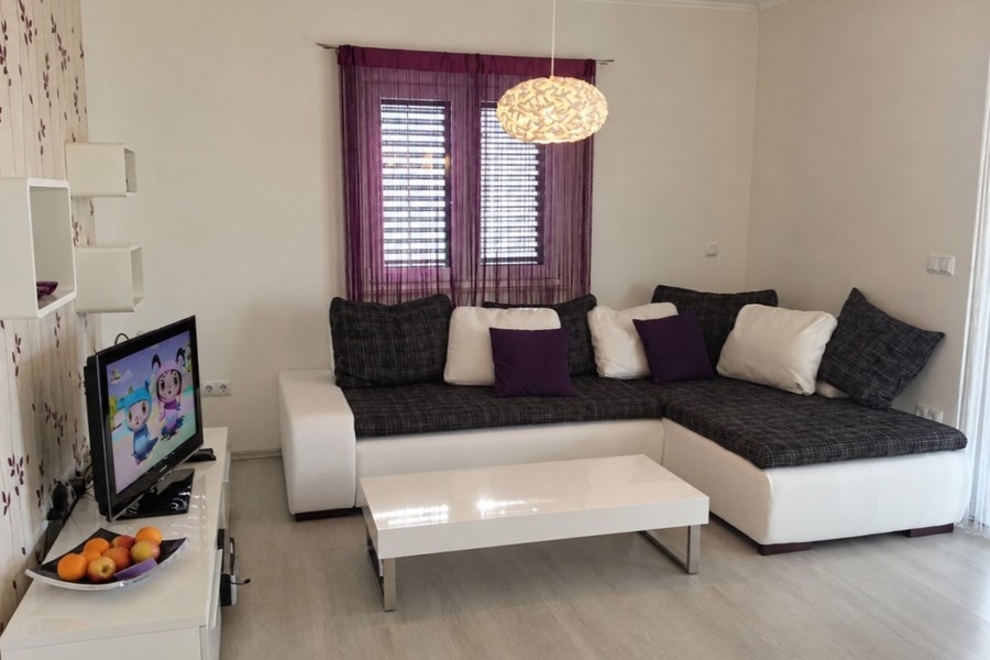 Wohnzimmer mit Ecksofa