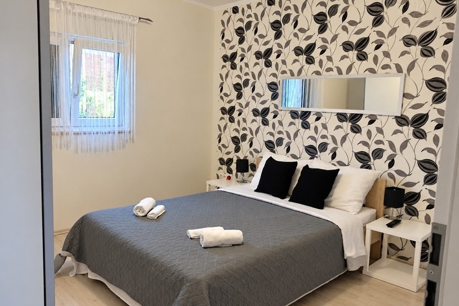 Schlafzimmer mit Doppelbett