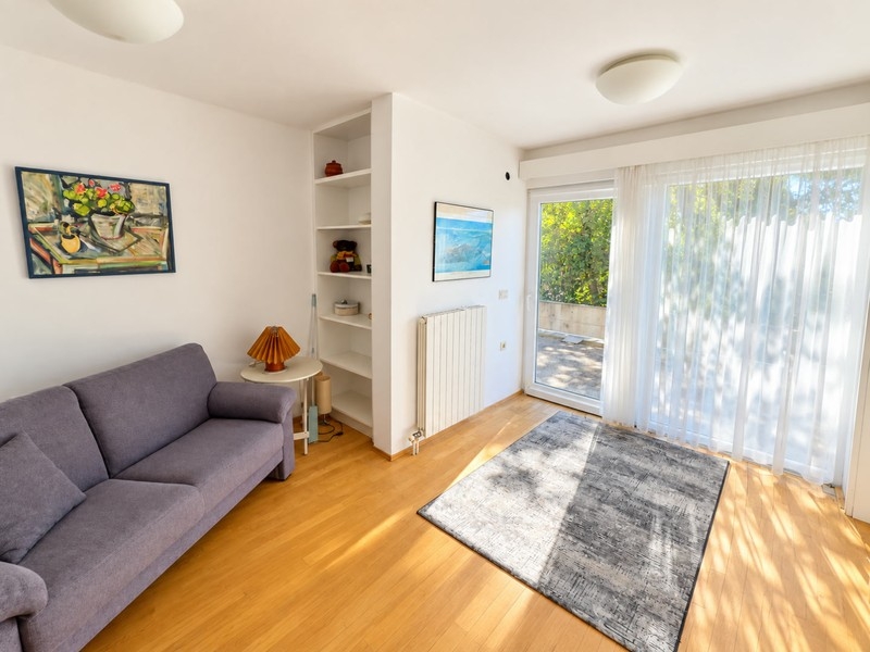 Wohnzimmer der Wohnung im Erdgeschoss