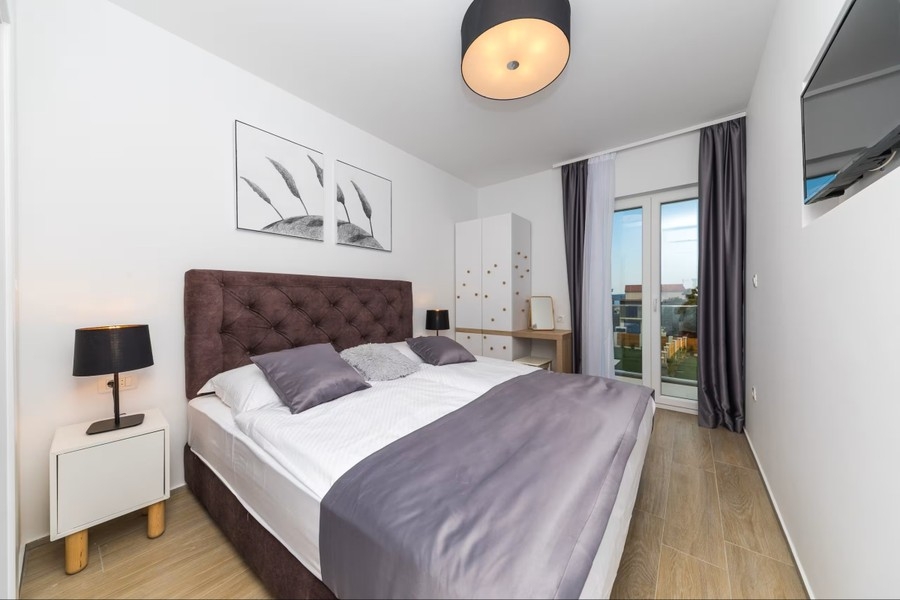 Schlafzimmer mit Doppelbett