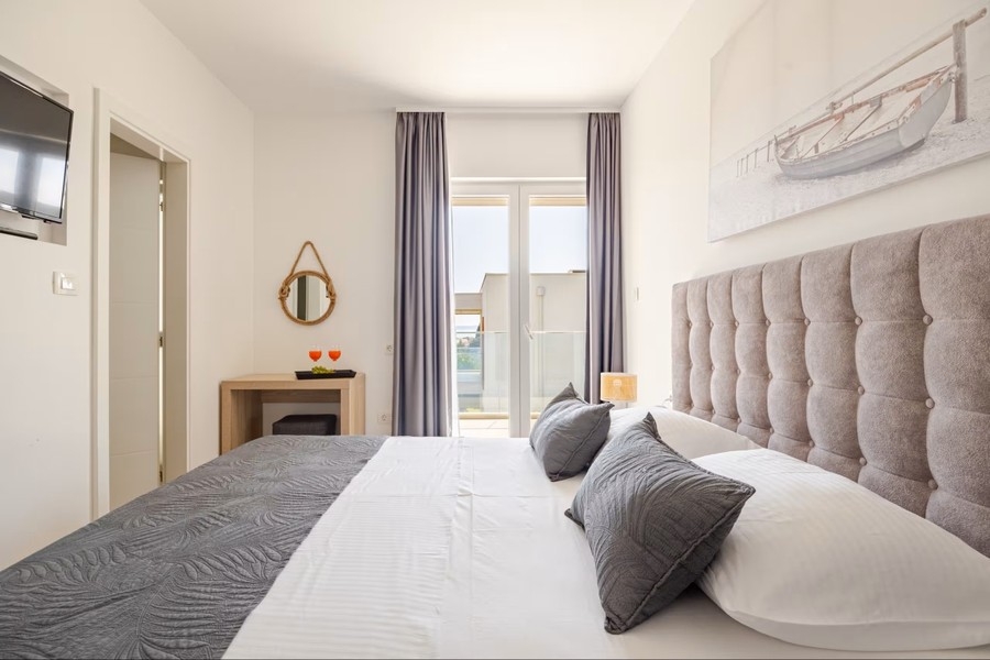 Schlafzimmer mit Balkontür