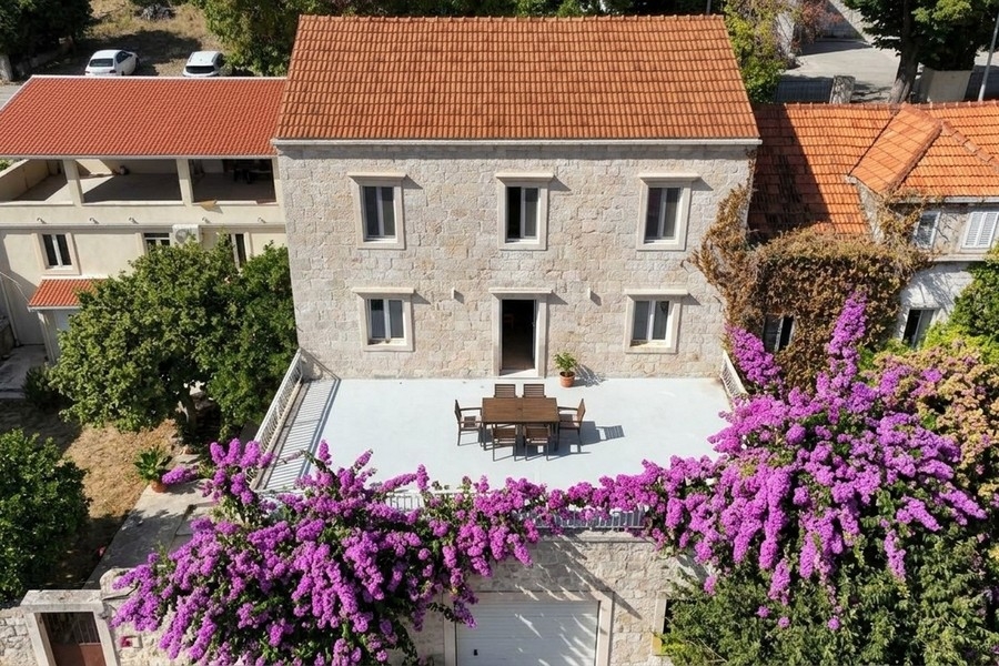 Restauriertes Steinhaus mit Gästehaus im Inselinneren von Korcula