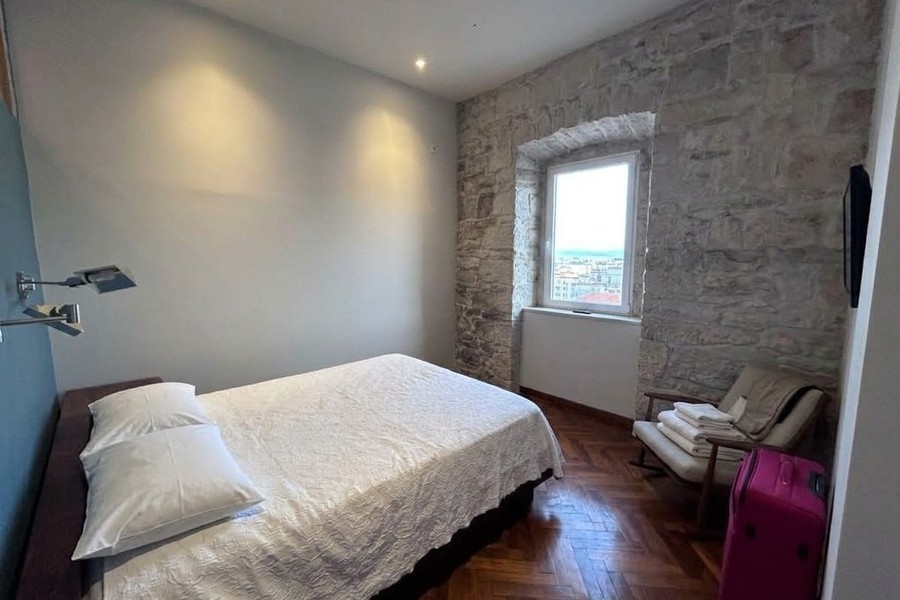 Schlafzimmer mit Doppelbett