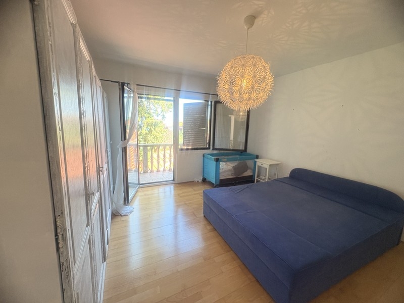 Schlafzimmer mit Zugang zum Balkon