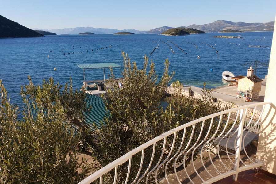 Haus am Meer mit Blick auf die Bucht, Halbinsel Peljesac