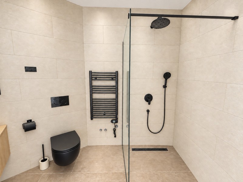 Badezimmer mit begehbarer Dusche