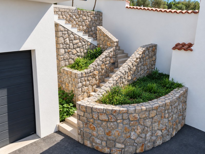 Treppe mit Trockensteinmauern im Garten