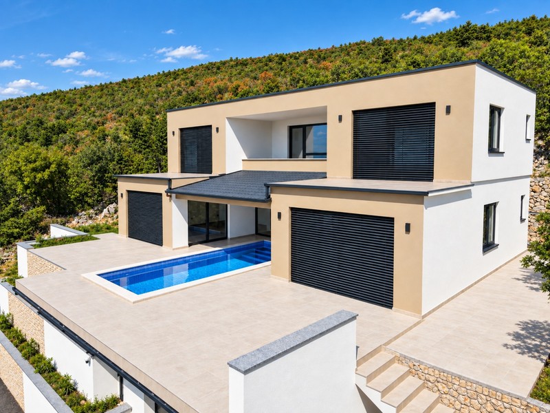 Villa mit Garage und Swimmingpool