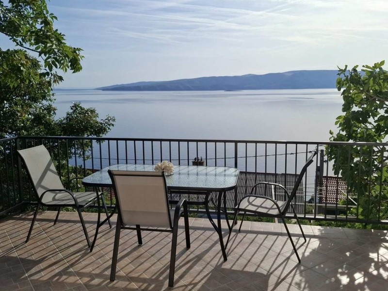 Terrasse mit Sitzgruppe und Meerblick