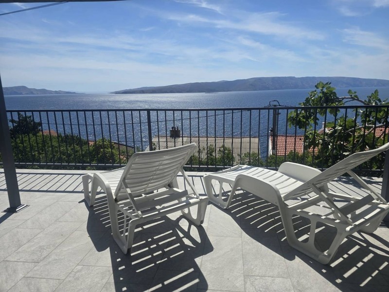 Haus mit Meerblick und großer Terrasse in Senj