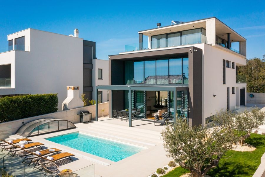 Villa mit Pool und Garten bei Zadar